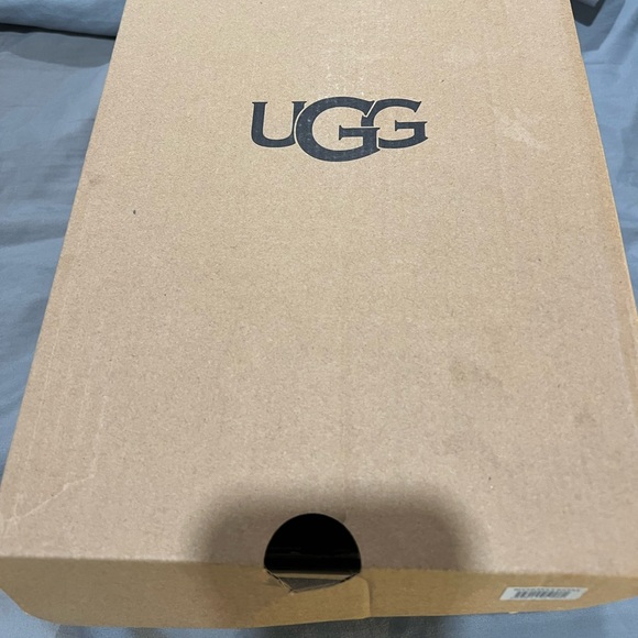 Size 9 UGG Platform Disquette - Picture 8 of 9